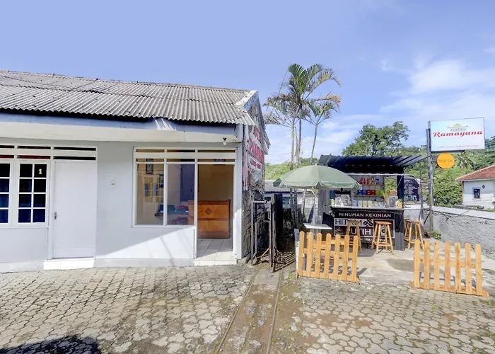 SPOT ON 90156 Hotel Ramayana Semarang